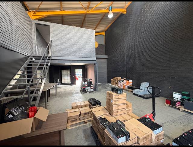 140M² WAREHOUSE TO LET IN HALFWAY HOUSE